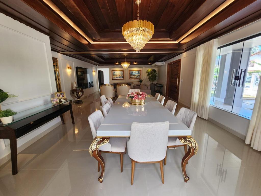 Imagem Casa de Condomínio com 6 Quartos para Temporada, 600 m² em Curió-Utinga - Belém Imagem Casa de Condomínio com 6 Quartos para Temporada, 600 m² em Curió-Utinga - Belém