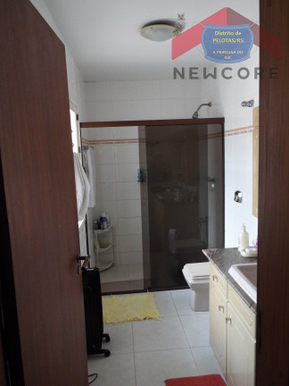 Imagem Casa com 4 Quartos à Venda, 315 m² em Centro - Pelotas