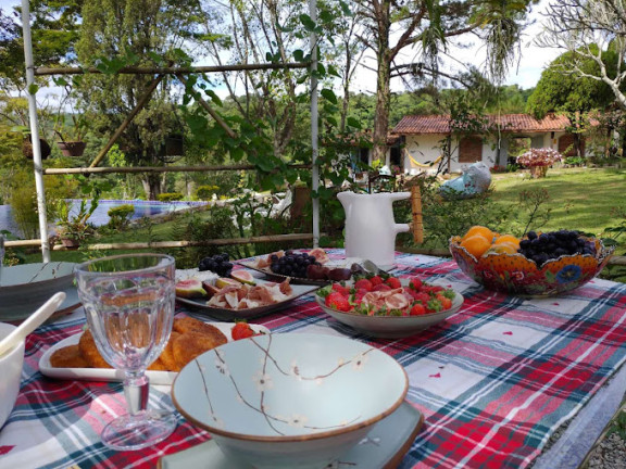 Imagem Chácara com 8 Quartos à Venda,  em Jardim Santa Vitória (Canguera) - São Roque