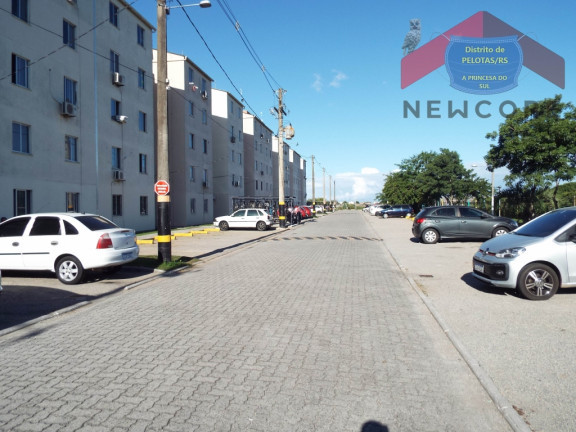Imagem Apartamento com 2 Quartos à Venda,  em Três Vendas - Pelotas