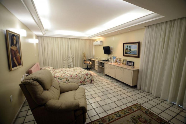 Imagem Casa com 4 Quartos à Venda, 393 m² em Casa Amarela - Recife