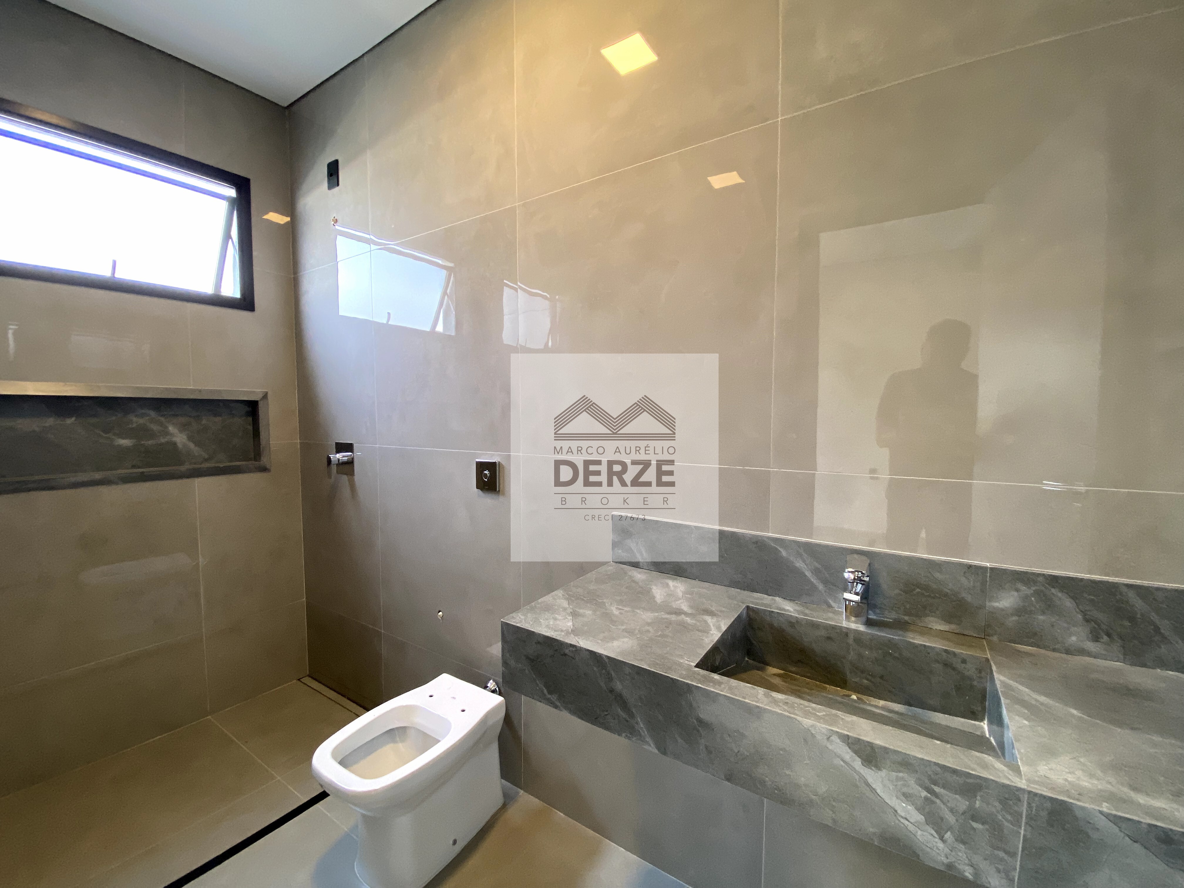 Imagem Casa com 3 Quartos à Venda, 256 m²em Jardim Botânico - Uberlândia Imagem Casa com 3 Quartos à Venda, 256 m²em Jardim Botânico - Uberlândia