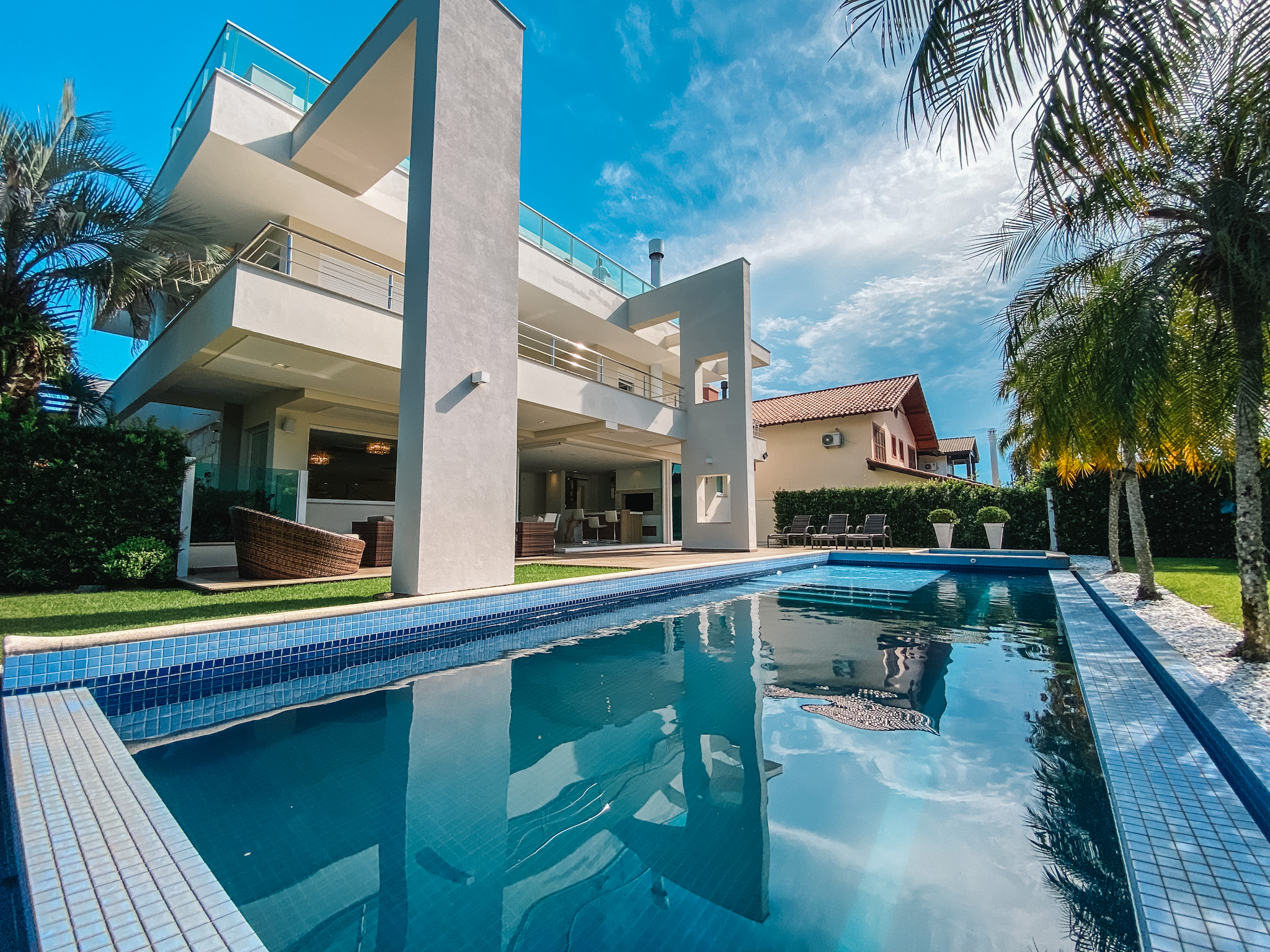 Imagem Casa com 6 Quartos à Venda, 1.000 m² em Jurerê Internacional - Florianópolis Imagem Casa com 6 Quartos à Venda, 1.000 m² em Jurerê Internacional - Florianópolis
