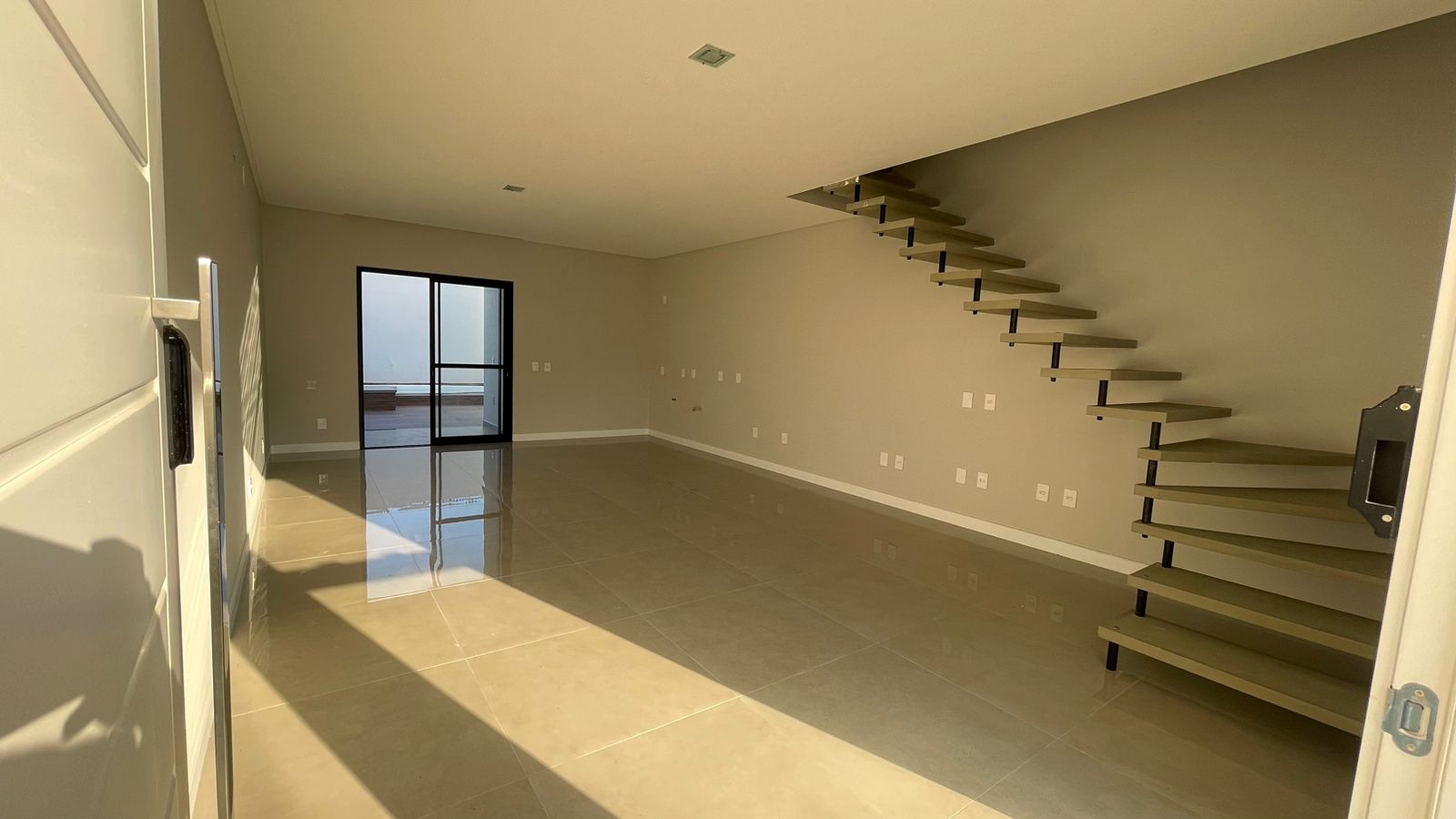 Imagem Sobrado com 3 Quartos à Venda, 124 m²em Centro - Camboriú Imagem Sobrado com 3 Quartos à Venda, 124 m²em Centro - Camboriú
