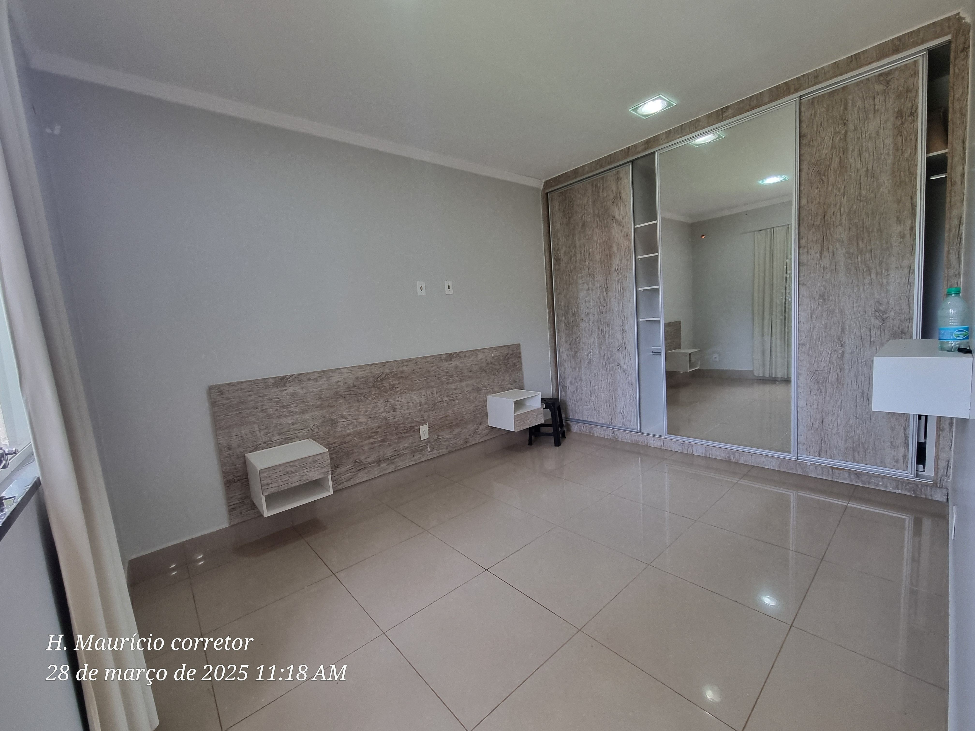 Imagem Sobrado com 3 Quartos à Venda, 165 m² em Setor Jaó - Goiânia Imagem Sobrado com 3 Quartos à Venda, 165 m² em Setor Jaó - Goiânia
