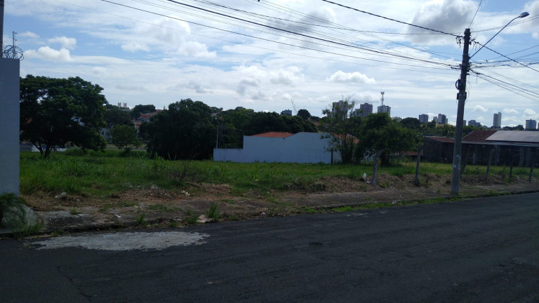 Imagem Casa com 3 Quartos à Venda, em Jardim Brasília - Araçatuba Imagem Casa com 3 Quartos à Venda, em Jardim Brasília - Araçatuba