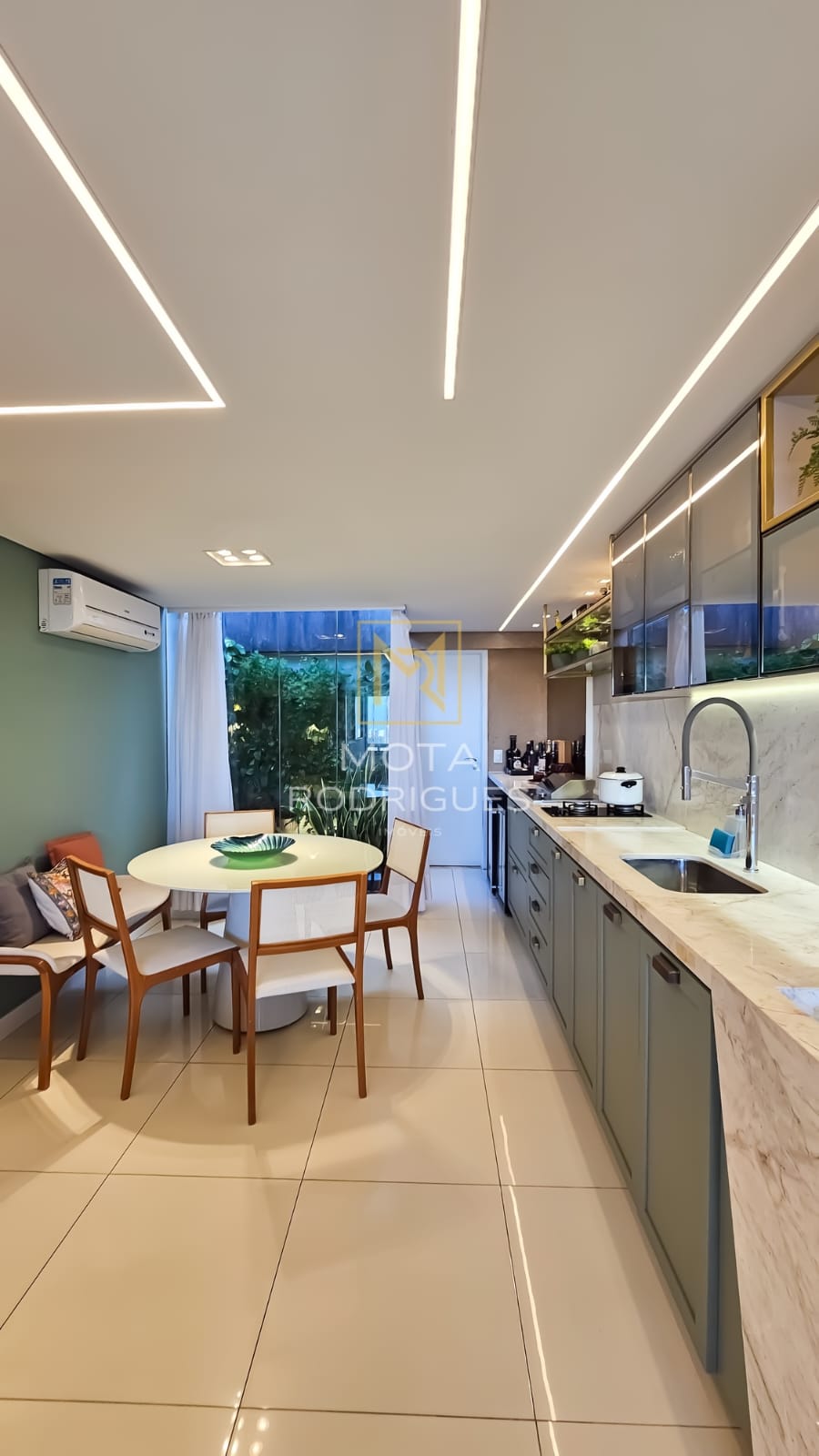 Imagem Apartamento com 3 Quartos à Venda, 220 m² em Dionisio Torres - Fortaleza Imagem Apartamento com 3 Quartos à Venda, 220 m² em Dionisio Torres - Fortaleza