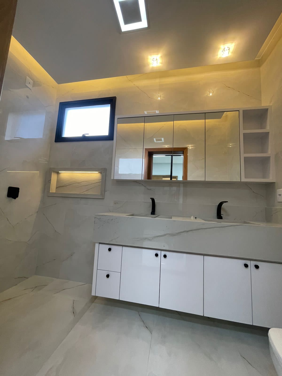 Imagem Casa de Condomínio com 3 Quartos à Venda, 166 m²em Parqville Pinheiros - Aparecida de Goiânia Imagem Casa de Condomínio com 3 Quartos à Venda, 166 m²em Parqville Pinheiros - Aparecida de Goiânia