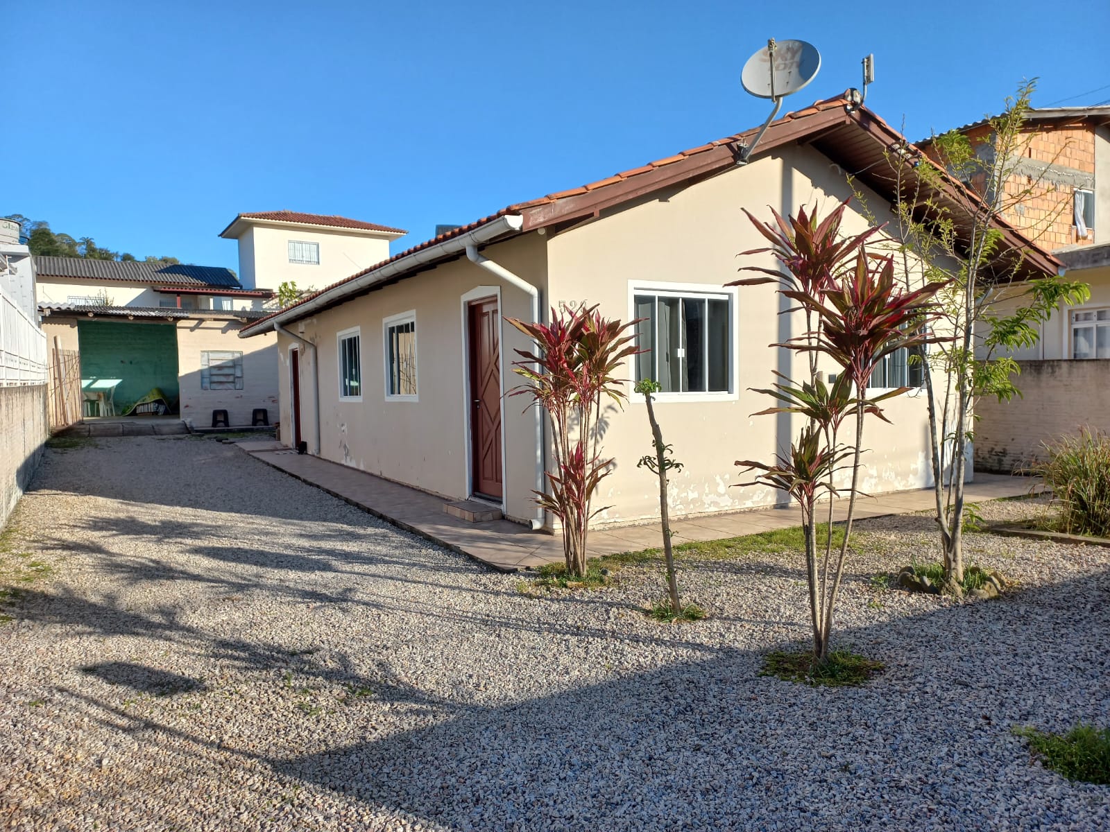 Casa com 3 Quartos à Venda, 160 m²em Fundos - Biguaçu