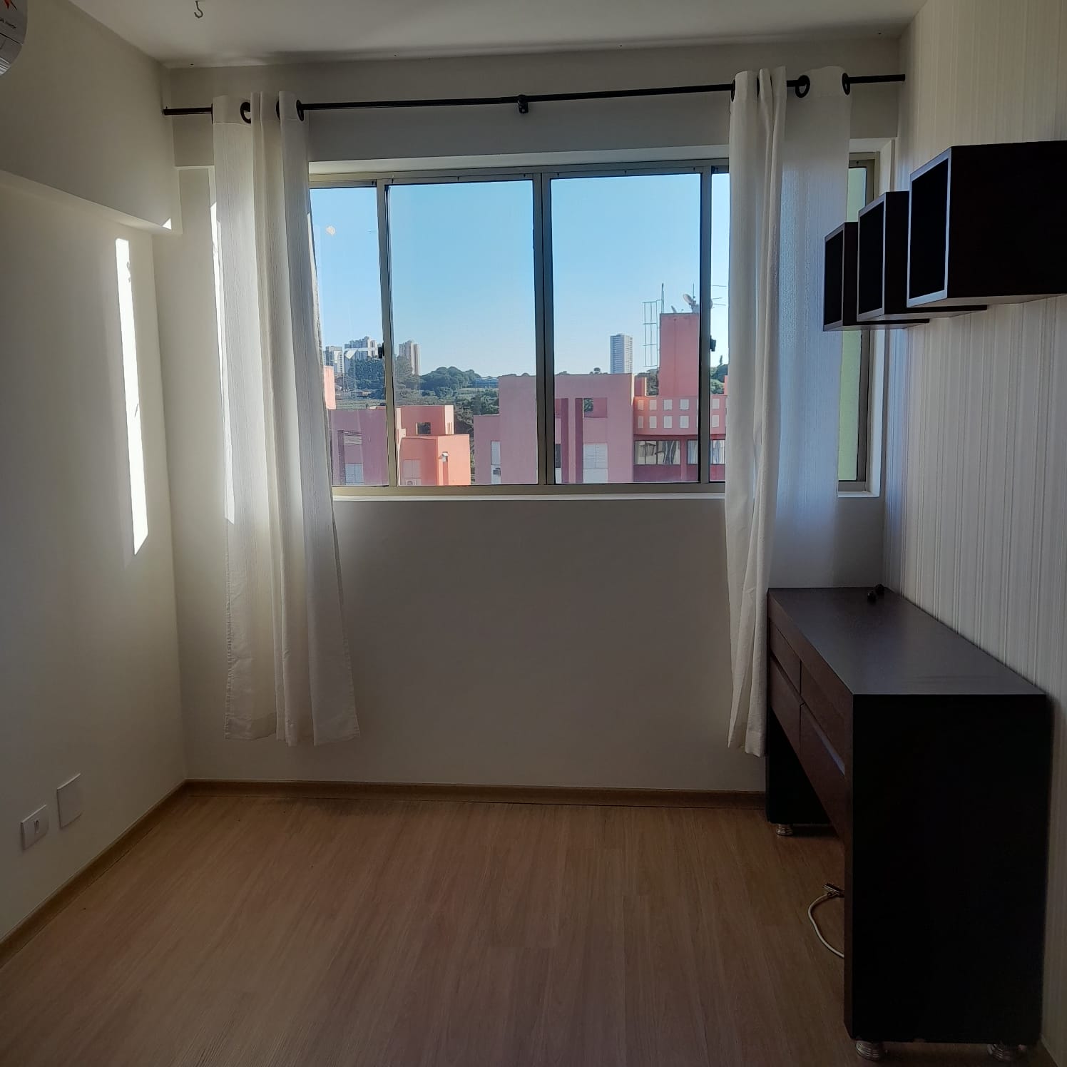 Imagem Apartamento com 3 Quartos à Venda, 70 m²em Cláudia - Londrina