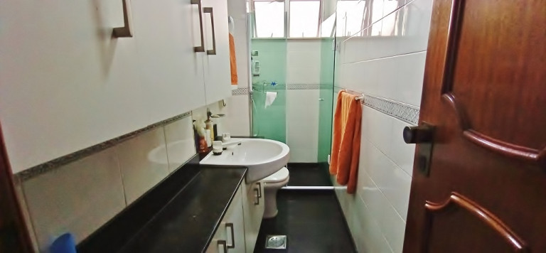 Imagem Apartamento com 4 Quartos à Venda, 142 m² em Icaraí - Niterói