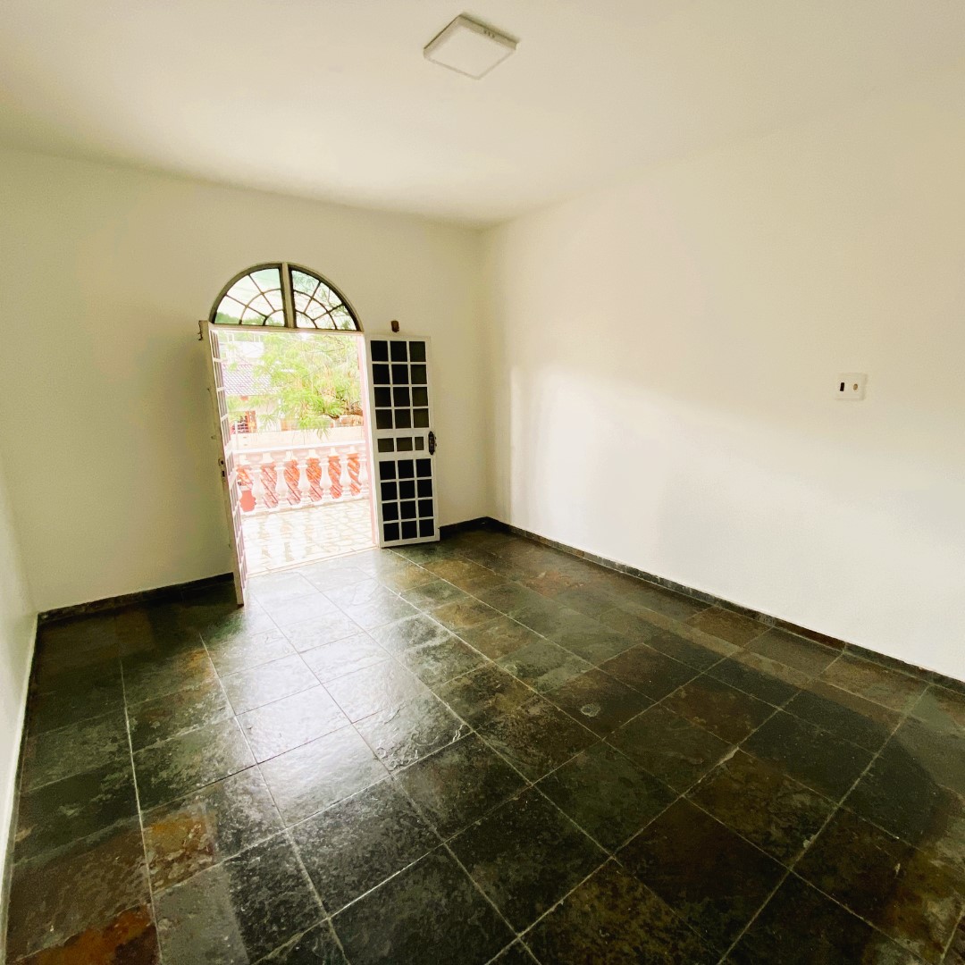 Imagem Casa com 4 Quartos para Alugar, 458 m²em Aleixo - Manaus