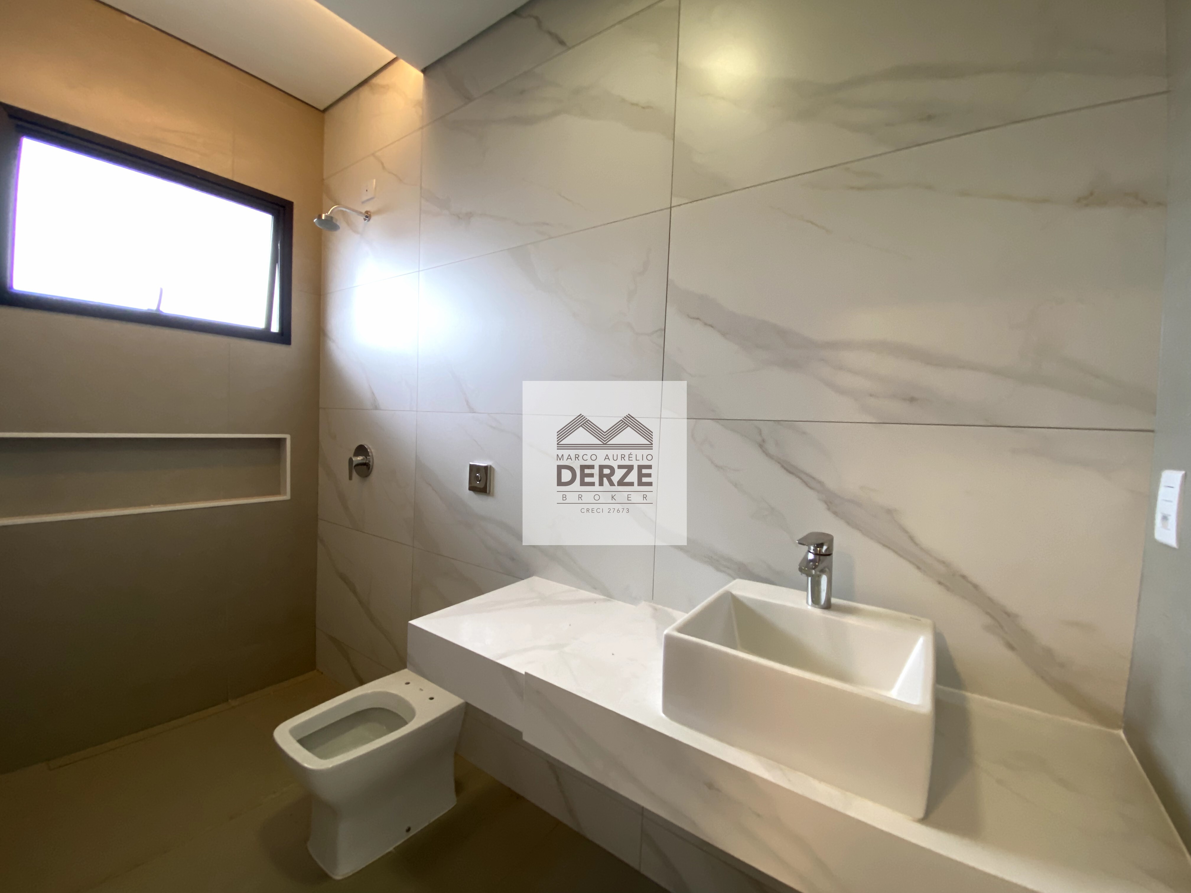 Imagem Casa com 3 Quartos à Venda, 252 m²em Jardim Inconfidência - Uberlândia Imagem Casa com 3 Quartos à Venda, 252 m²em Jardim Inconfidência - Uberlândia