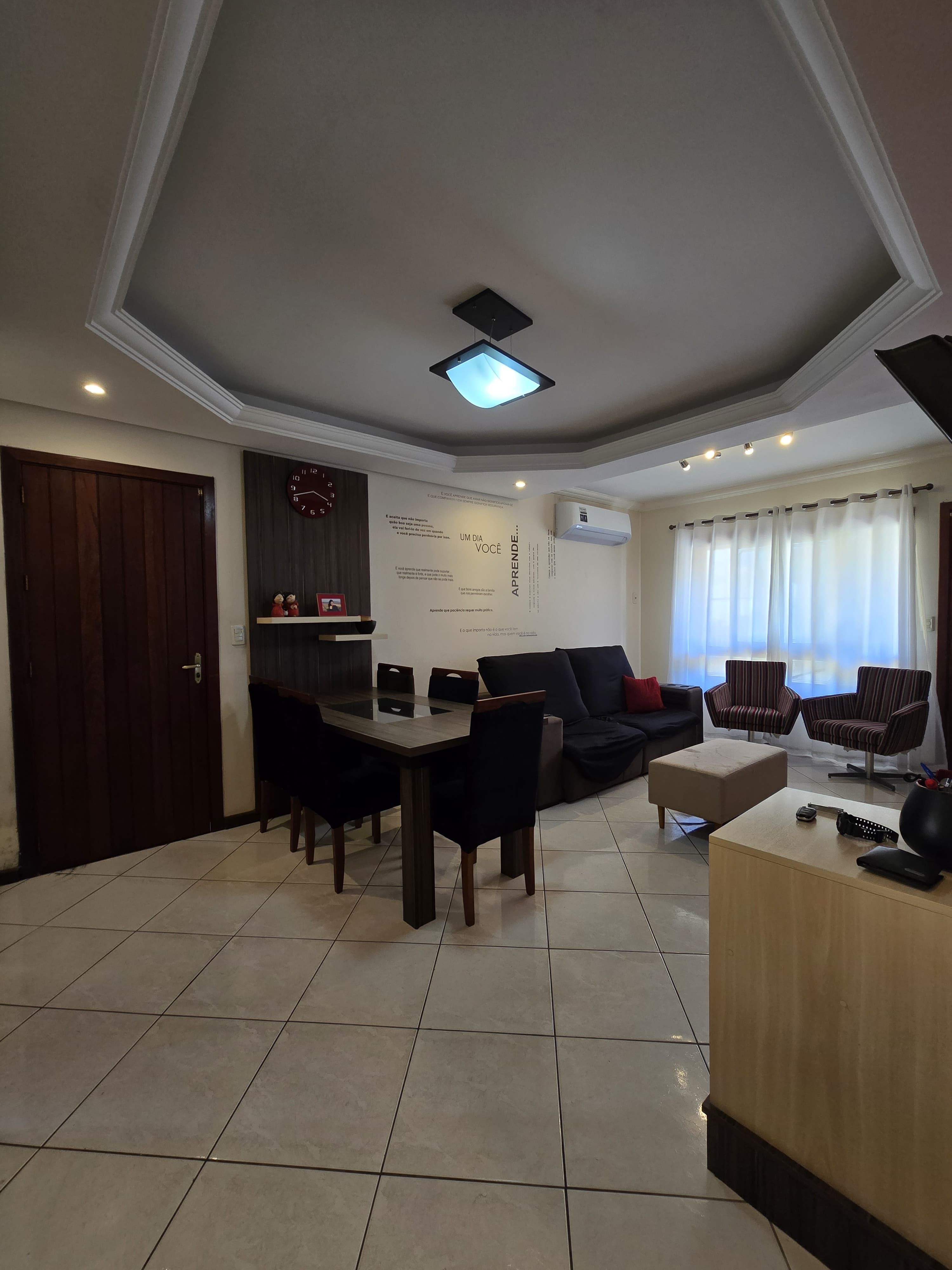 Imagem Casa com 2 Quartos à Venda, 108 m² em Hípica - Porto Alegre Imagem Casa com 2 Quartos à Venda, 108 m² em Hípica - Porto Alegre