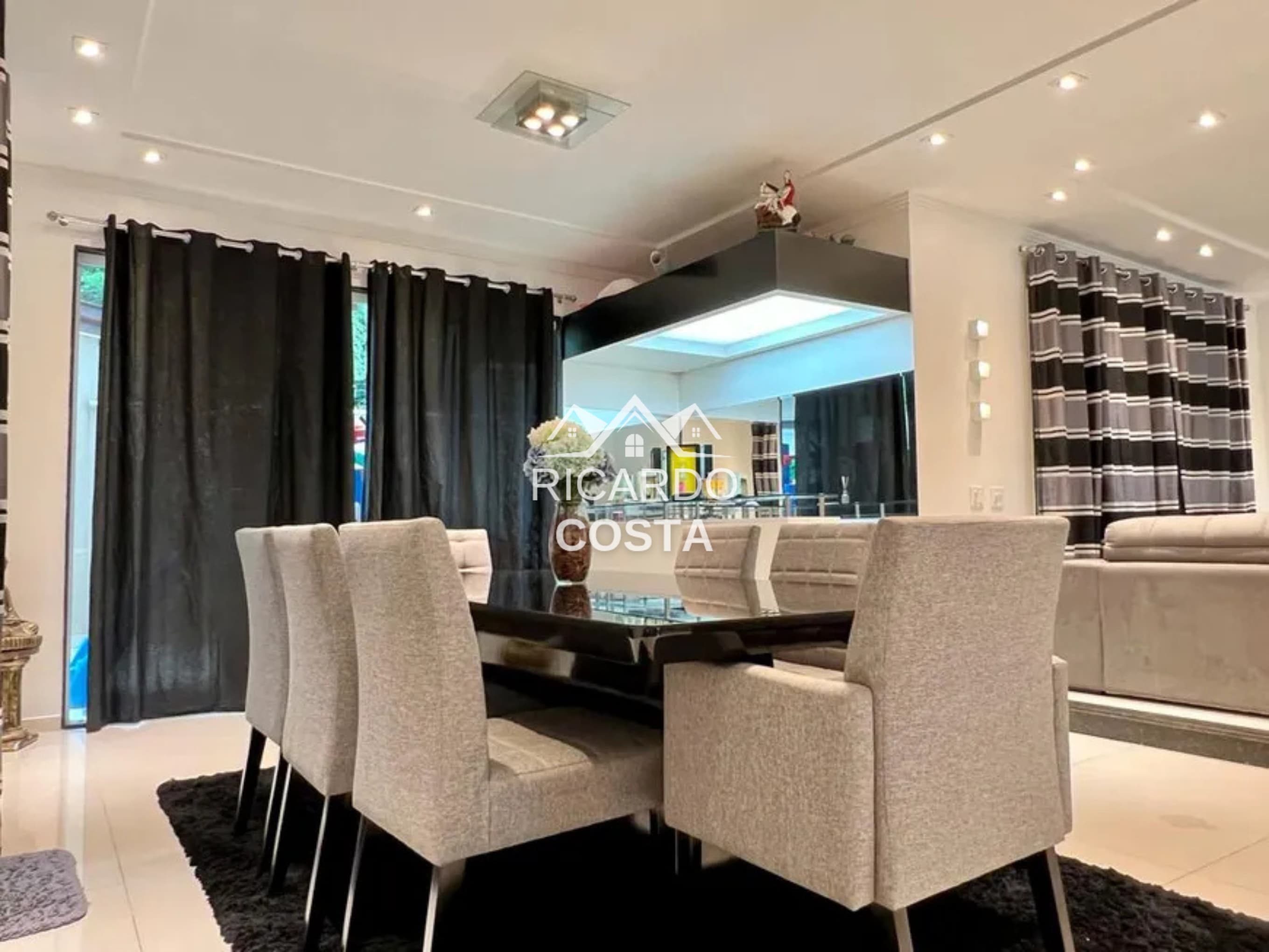 Imagem Casa de Condomínio com 3 Quartos à Venda ou Locação, 310 m² em Jacarepaguá - Rio de Janeiro Imagem Casa de Condomínio com 3 Quartos à Venda ou Locação, 310 m² em Jacarepaguá - Rio de Janeiro
