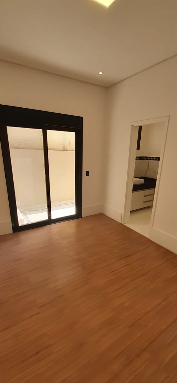 Imagem Casa de Condomínio com 4 Quartos à Venda, 200 m²em Alphaville - Santana de Parnaíba Imagem Casa de Condomínio com 4 Quartos à Venda, 200 m²em Alphaville - Santana de Parnaíba