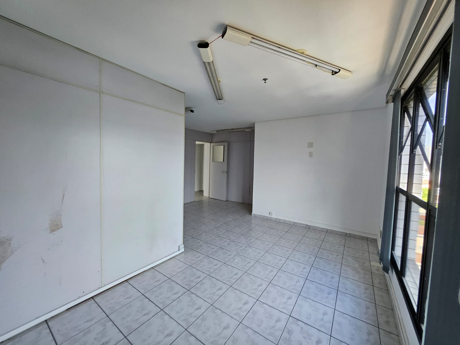 Imagem Sala Comercial à Venda, 80 m² em - Imagem Sala Comercial à Venda, 80 m² em -