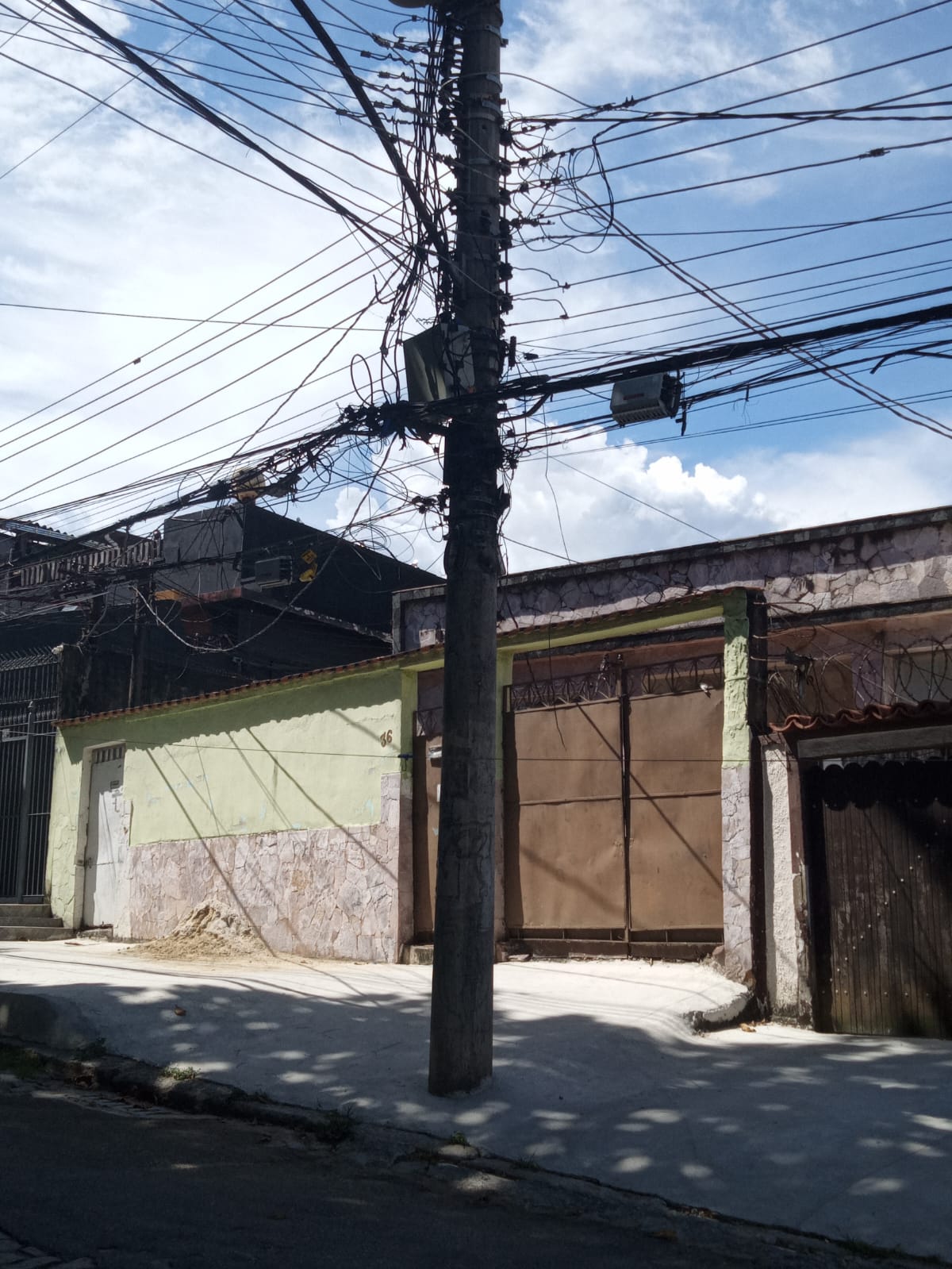 Imagem Terreno à Venda, 1.100 m²em Cascadura - Rio de Janeiro Imagem Terreno à Venda, 1.100 m²em Cascadura - Rio de Janeiro