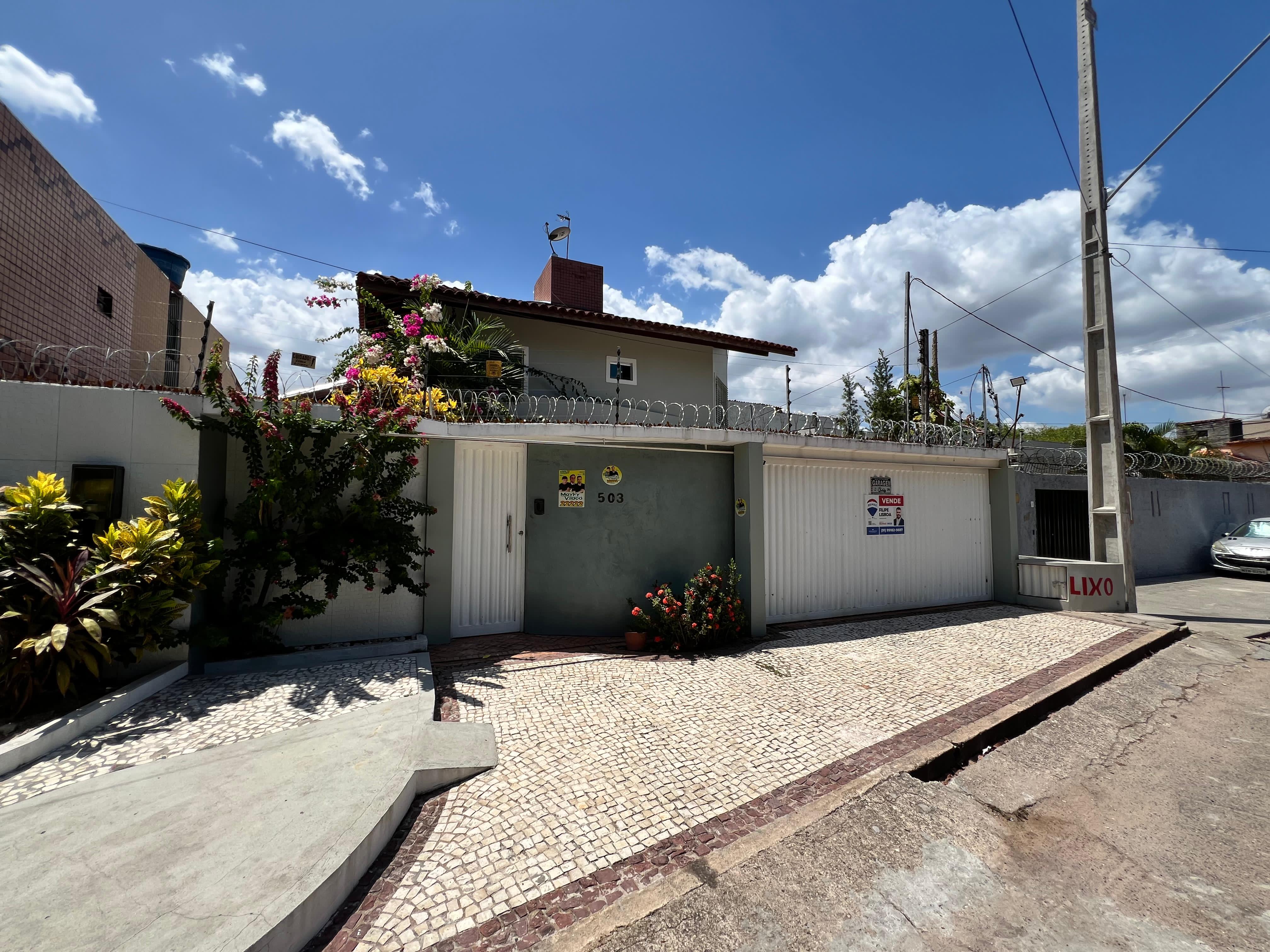 Imagem Casa com 3 Quartos à Venda, 370 m²em Curió-Utinga - Belém Imagem Casa com 3 Quartos à Venda, 370 m²em Curió-Utinga - Belém