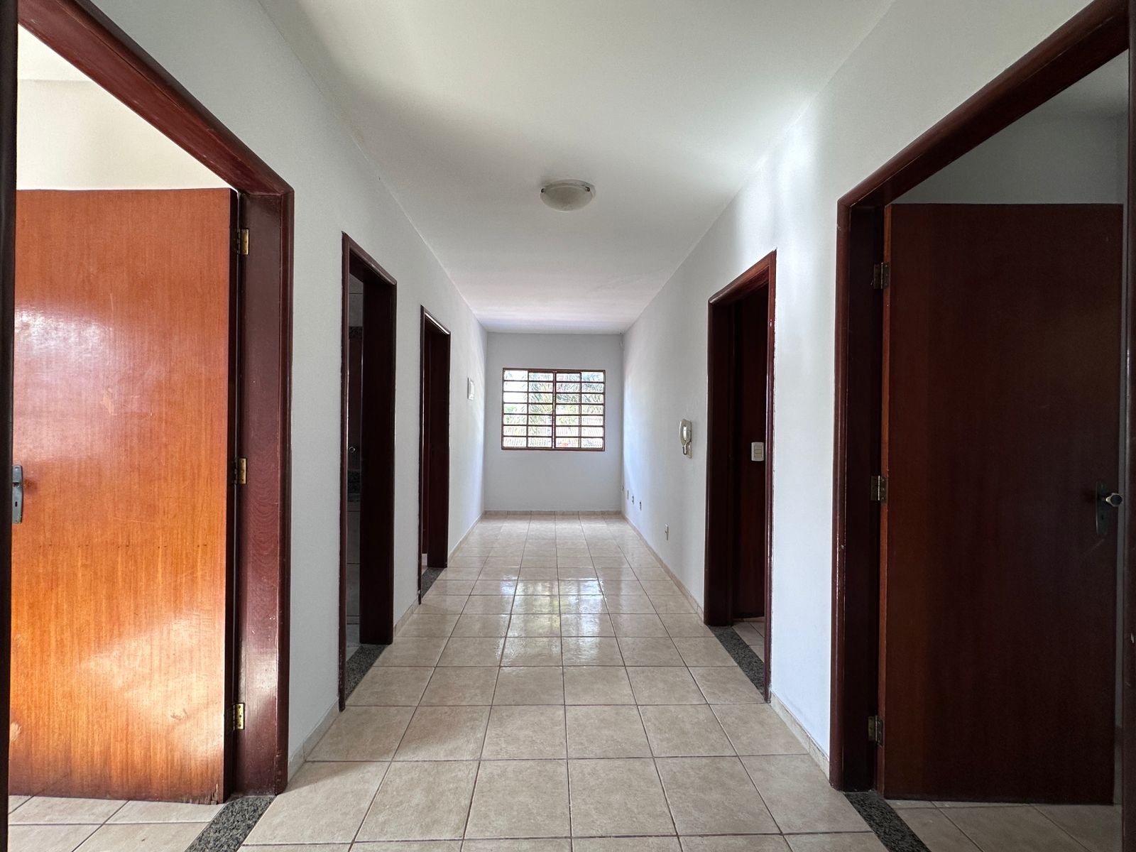 Imagem Sobrado com 4 Quartos à Venda, 188 m²em Jardim América - Goiânia