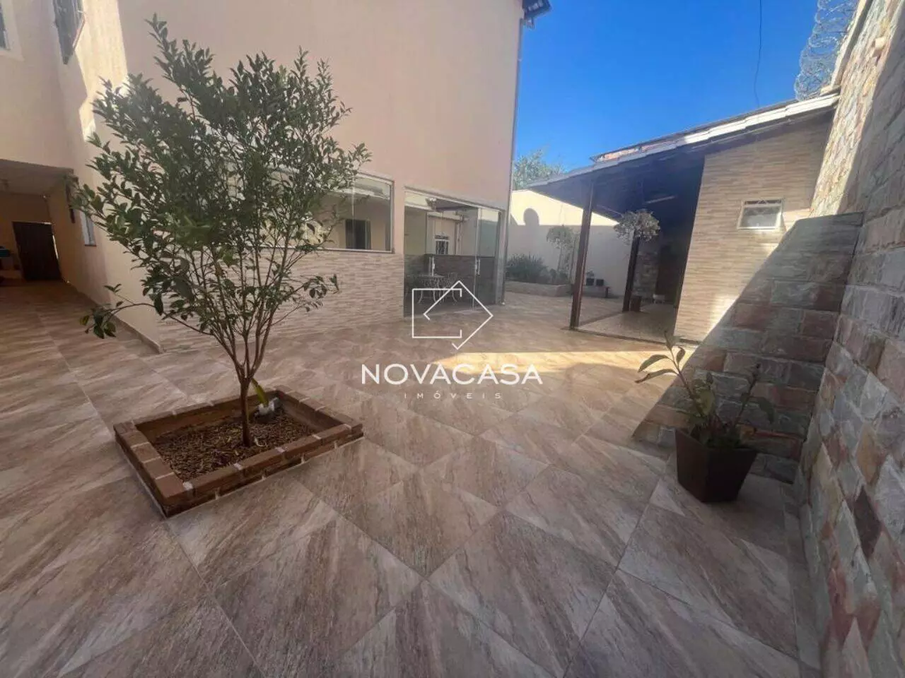 Imagem Casa com 4 Quartos à Venda, 380 m² em Santa Mônica - Belo Horizonte Imagem Casa com 4 Quartos à Venda, 380 m² em Santa Mônica - Belo Horizonte