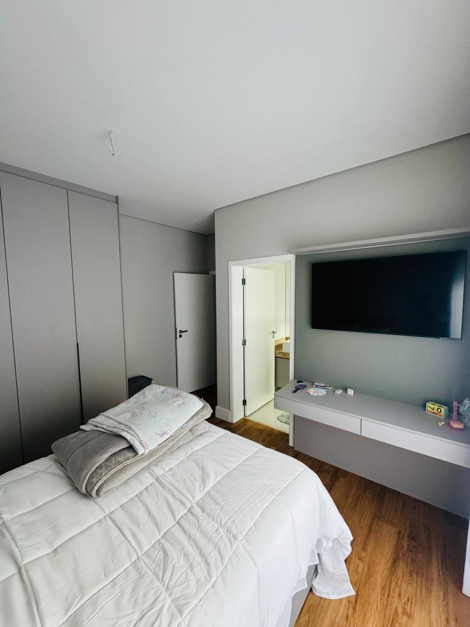 Imagem Casa de Condomínio com 3 Quartos à Venda, 240 m²em Medeiros - Jundiaí