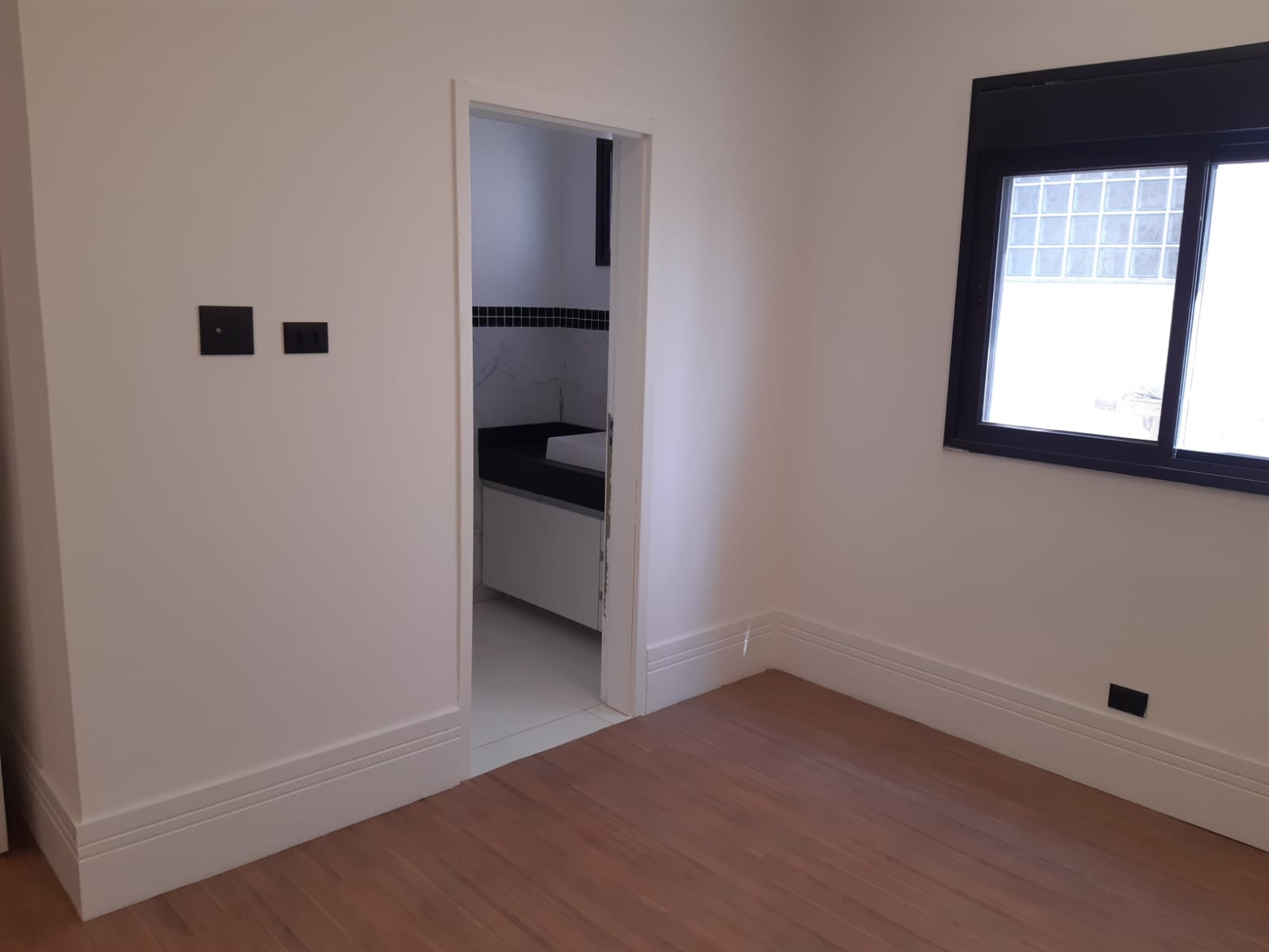 Imagem Casa de Condomínio com 4 Quartos à Venda, 200 m²em Alphaville - Santana de Parnaíba Imagem Casa de Condomínio com 4 Quartos à Venda, 200 m²em Alphaville - Santana de Parnaíba