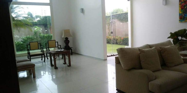 Imagem Sobrado com 4 Quartos à Venda,  em De Lourdes - Fortaleza