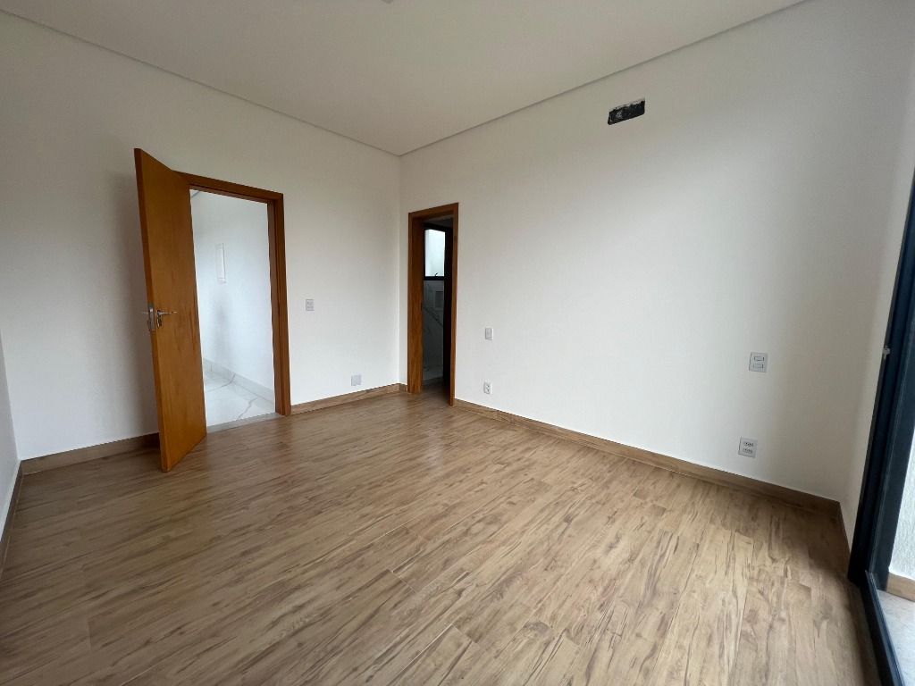 Imagem Casa de Condomínio com 4 Quartos à Venda, 260 m² em Várzea - Lagoa Santa Imagem Casa de Condomínio com 4 Quartos à Venda, 260 m² em Várzea - Lagoa Santa