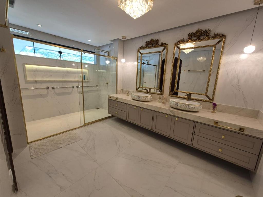 Imagem Casa de Condomínio com 6 Quartos para Temporada, 600 m² em Curió-Utinga - Belém Imagem Casa de Condomínio com 6 Quartos para Temporada, 600 m² em Curió-Utinga - Belém