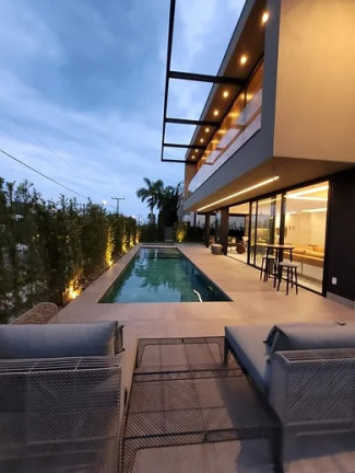Imagem Casa com 5 Quartos à Venda, 350 m² em Jurerê Internacional - Florianópolis Imagem Casa com 5 Quartos à Venda, 350 m² em Jurerê Internacional - Florianópolis
