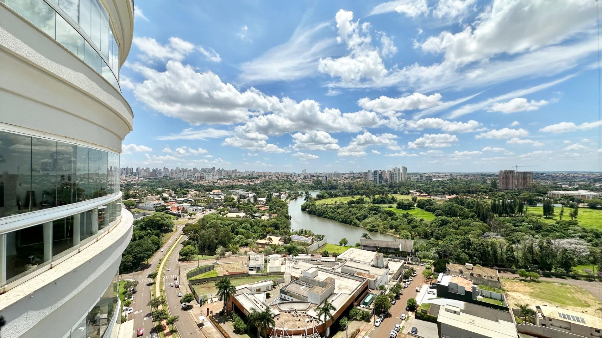 Imagem Apartamento com 3 Quartos à Venda, 215 m²em Bela Suiça - Londrina