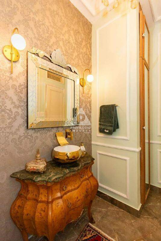 Imagem Apartamento com 3 Quartos à Venda, 195 m²em Copacabana - Rio de Janeiro