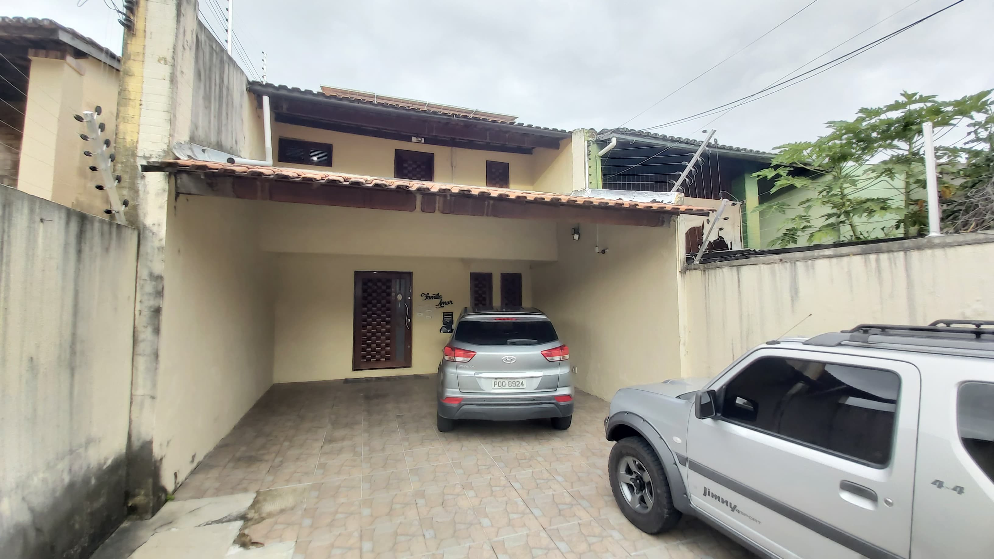 Imagem Casa com 3 Quartos à Venda, 180 m² em Cidade dos Funcionários - Fortaleza Imagem Casa com 3 Quartos à Venda, 180 m² em Cidade dos Funcionários - Fortaleza