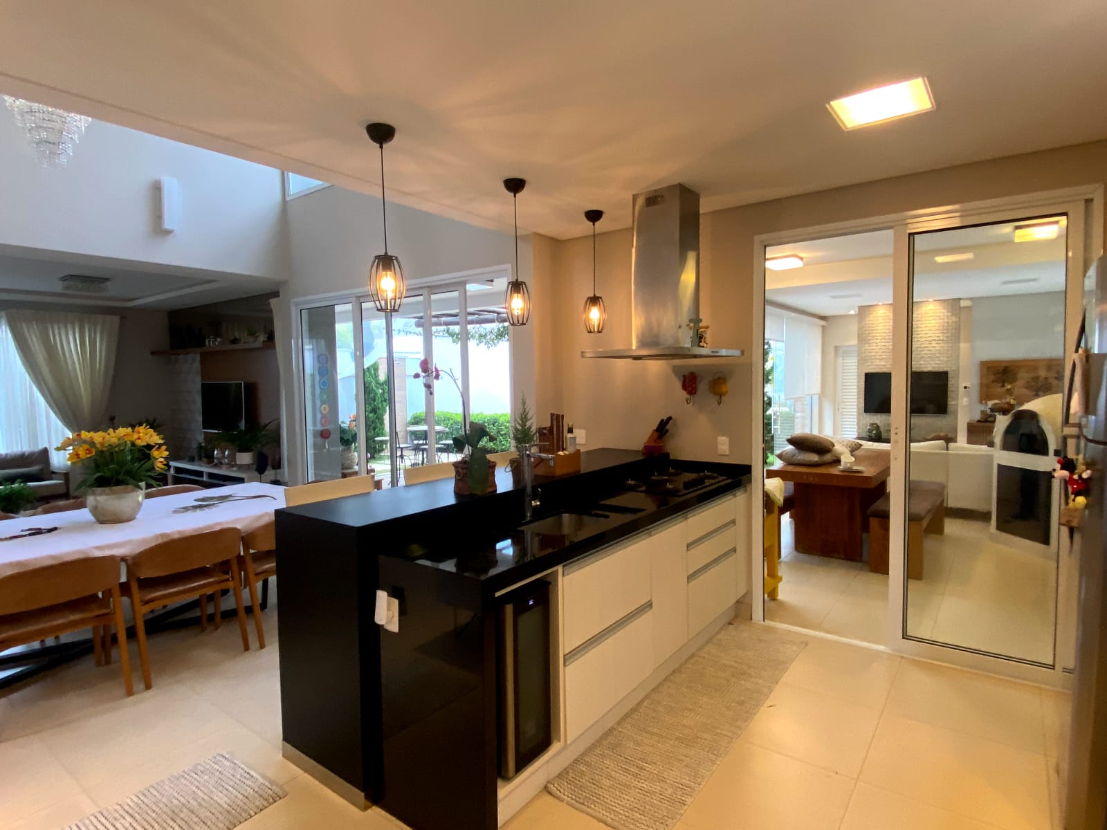 Imagem Casa de Condomínio com 3 Quartos à Venda, 370 m²em Medeiros - Jundiaí