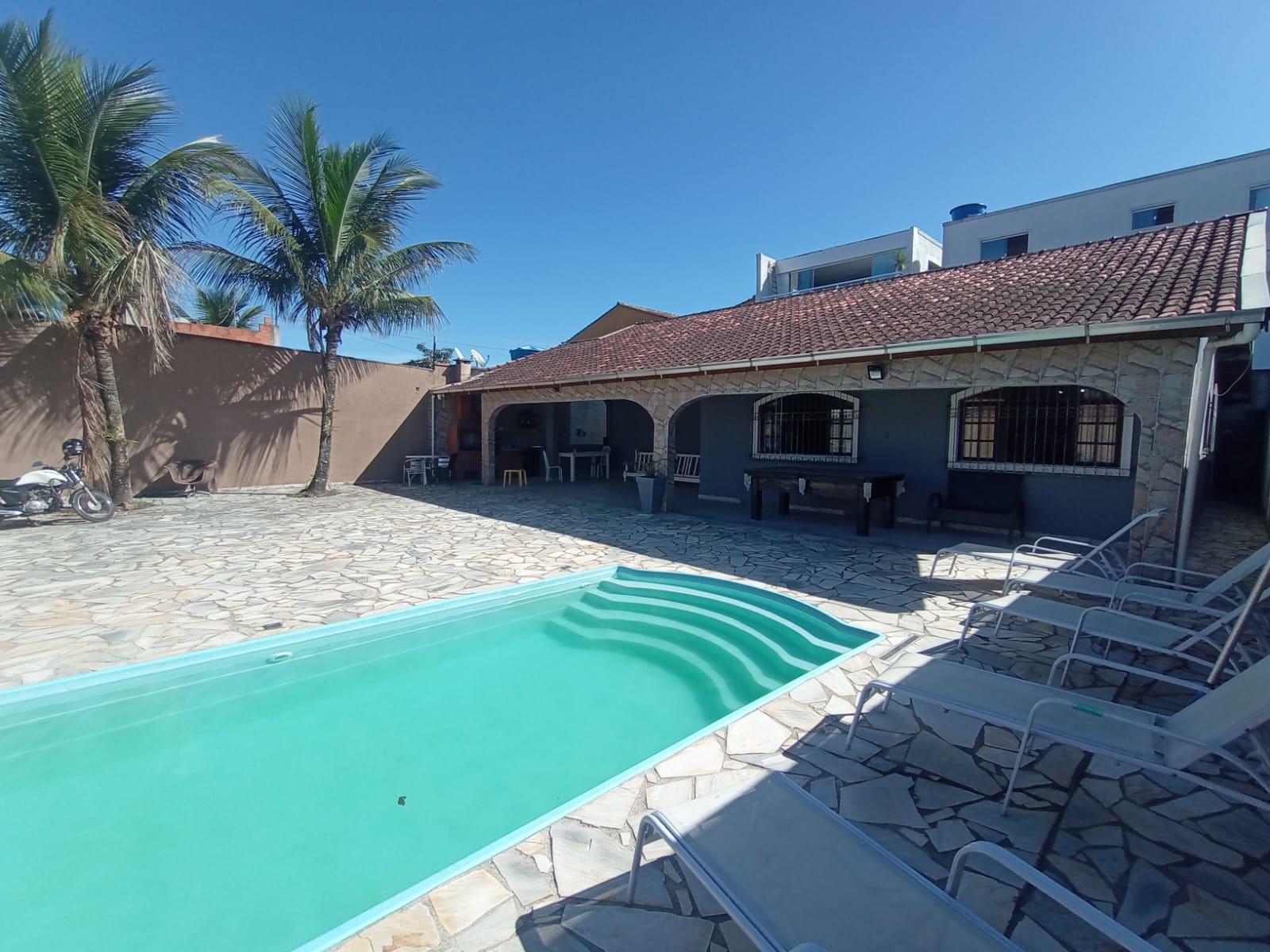 Imagem Casa com 3 Quartos à Venda, 130 m²em Jardim Virgínia - Guarujá Imagem Casa com 3 Quartos à Venda, 130 m²em Jardim Virgínia - Guarujá
