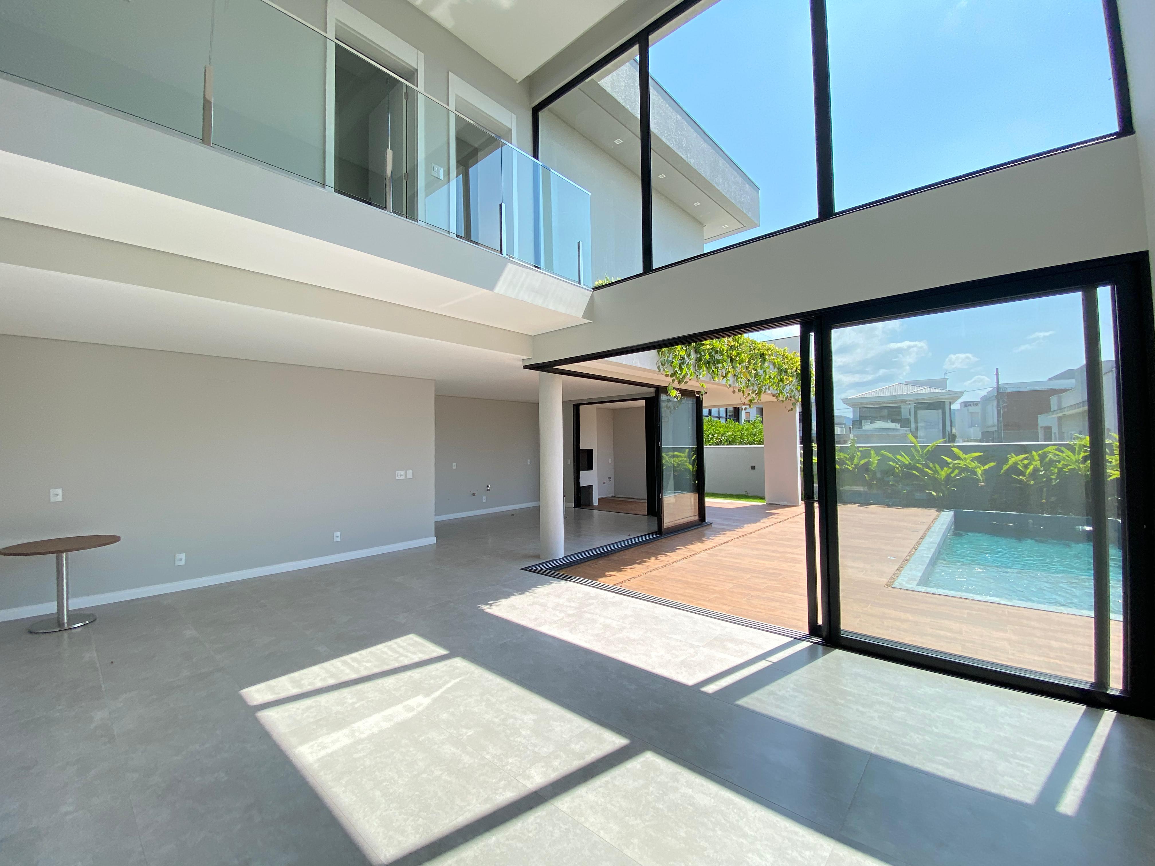Imagem Casa com 4 Quartos à Venda, 370 m²em Santa Regina - Camboriú Imagem Casa com 4 Quartos à Venda, 370 m²em Santa Regina - Camboriú