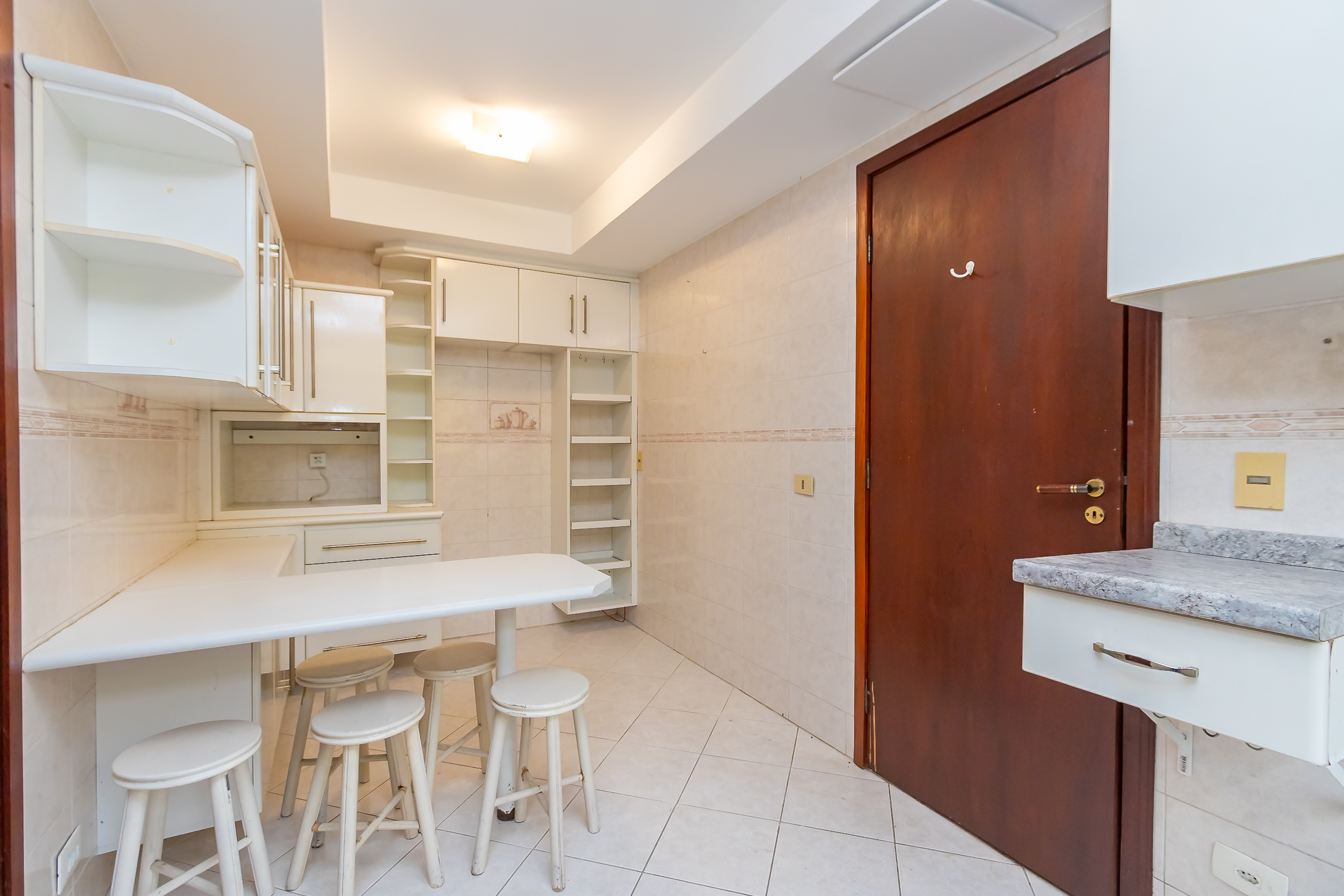 Imagem Casa de Condomínio com 3 Quartos à Venda, 278 m²em Vista Alegre - Curitiba