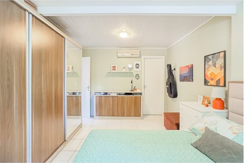 Imagem Casa com 2 Quartos à Venda, 200 m² em Santa Maria Goretti - Porto Alegre