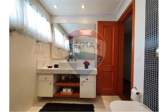 Imagem Apartamento com 3 Quartos à Venda, 215 m² em Santa Rosa - Niterói