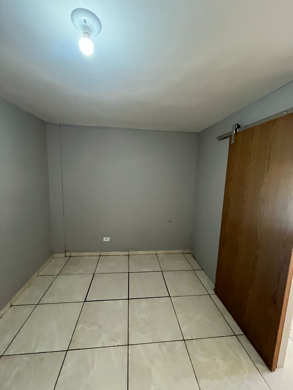 Kitnet com 1 Quarto à Venda, 25 m² em Xaxim - Curitiba
