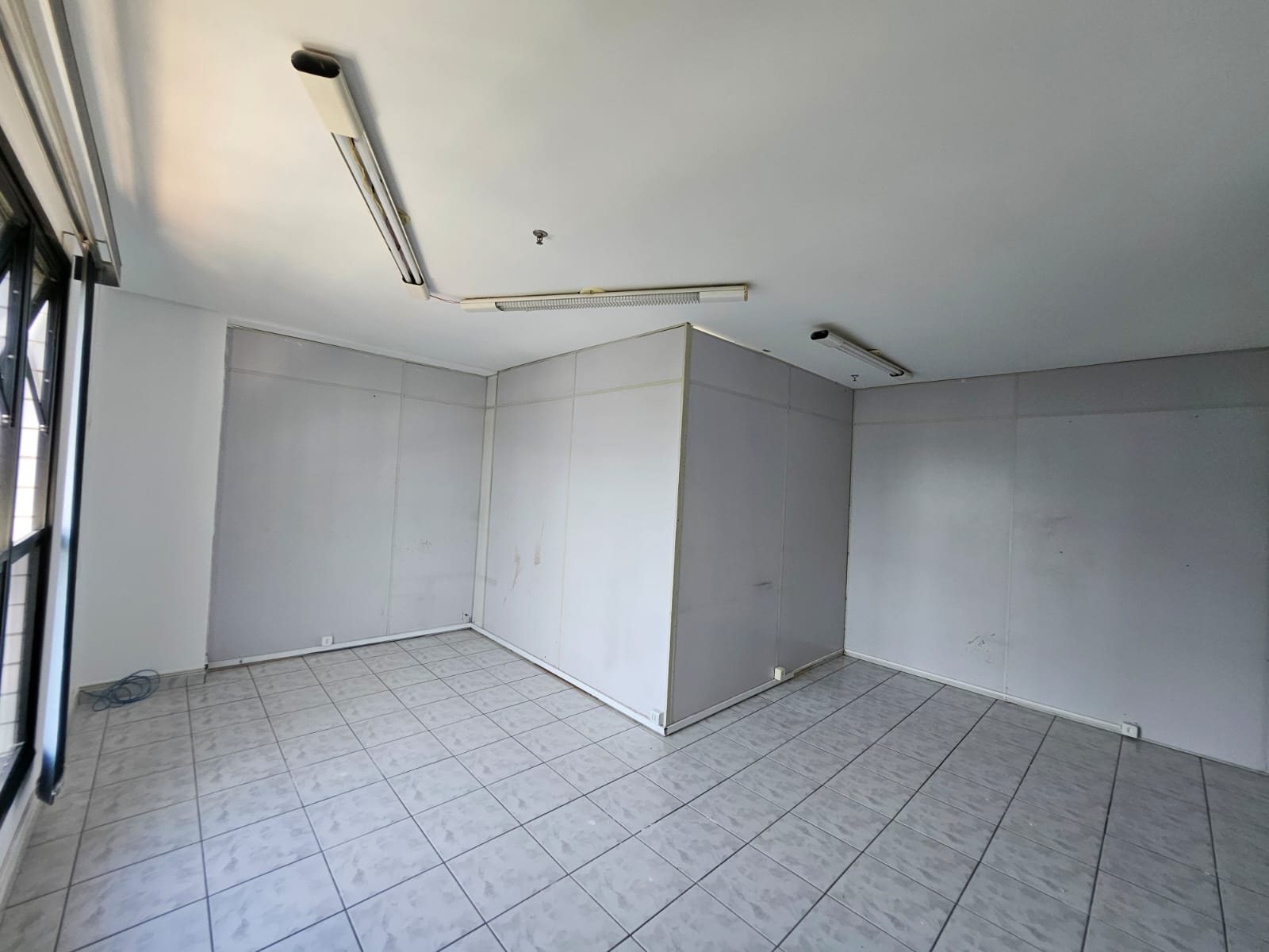 Imagem Sala Comercial à Venda, 80 m² em - Imagem Sala Comercial à Venda, 80 m² em -