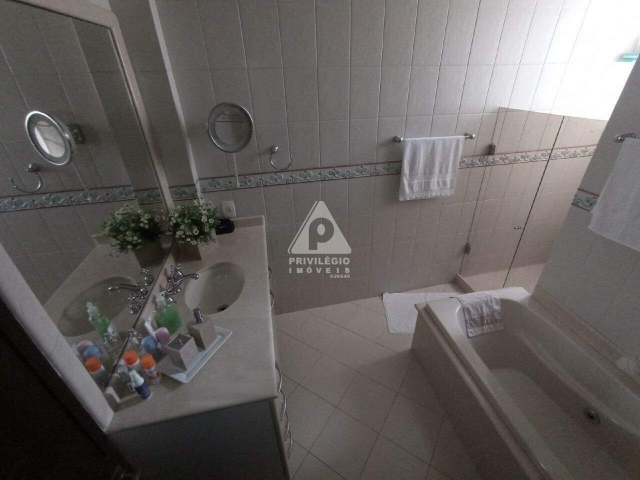 Imagem Apartamento com 3 Quartos à Venda, 195 m²em Copacabana - Rio de Janeiro
