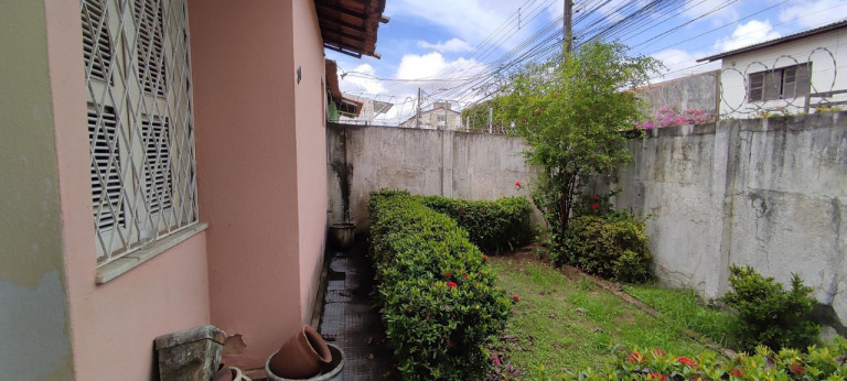 Imagem Casa com 4 Quartos à Venda, 150 m² em Cidade dos Funcionários - Fortaleza Imagem Casa com 4 Quartos à Venda, 150 m² em Cidade dos Funcionários - Fortaleza
