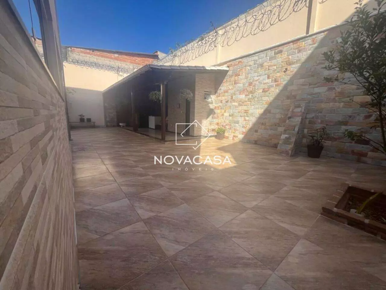 Imagem Casa com 4 Quartos à Venda, 380 m² em Santa Mônica - Belo Horizonte Imagem Casa com 4 Quartos à Venda, 380 m² em Santa Mônica - Belo Horizonte