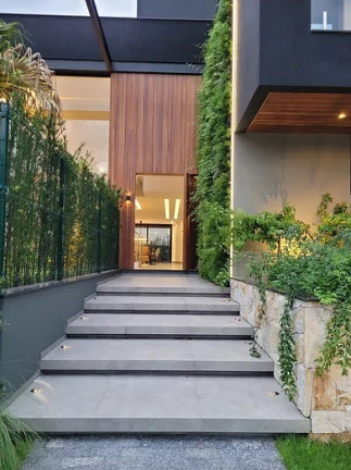 Imagem Casa com 5 Quartos à Venda, 350 m² em Jurerê Internacional - Florianópolis Imagem Casa com 5 Quartos à Venda, 350 m² em Jurerê Internacional - Florianópolis