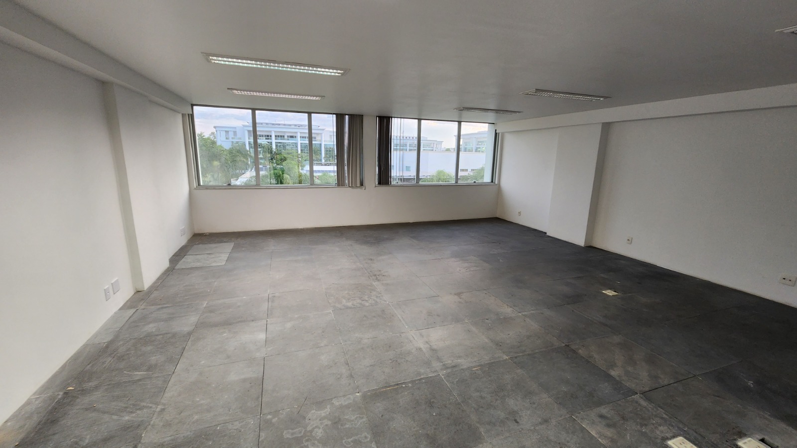 Imagem Sala Comercial à Venda ou Locação, 62 m²em Barra da Tijuca - Rio de Janeiro