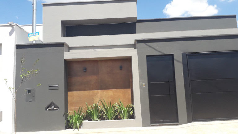 Imagem Casa com 3 Quartos à Venda, em Aclimação - Uberlândia Imagem Casa com 3 Quartos à Venda, em Aclimação - Uberlândia