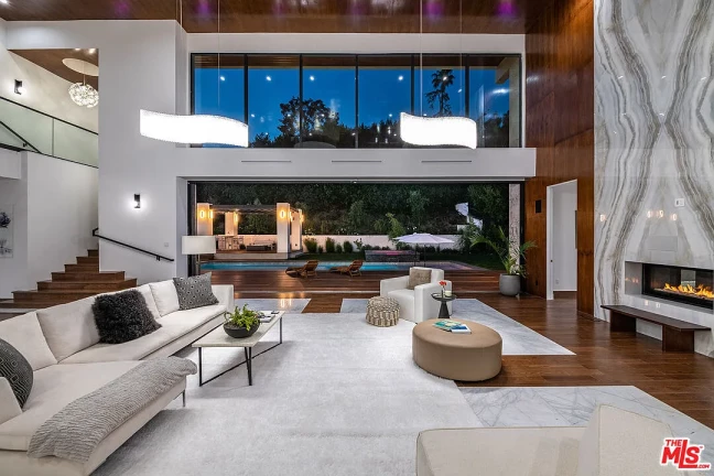Imagem Casa de Condomínio com 5 Quartos à Venda, 796 m²em Alphaville Residencial Um - Barueri Imagem Casa de Condomínio com 5 Quartos à Venda, 796 m²em Alphaville Residencial Um - Barueri