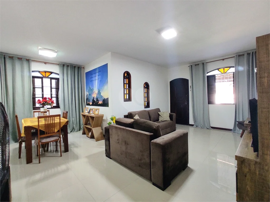 Imagem Casa com 3 Quartos à Venda, 200 m²em Piratininga - Niterói Imagem Casa com 3 Quartos à Venda, 200 m²em Piratininga - Niterói